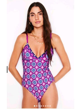 Boden Kasos String Swimsuit Womens 10R Cosmic Pink V-Neck Padded Non-Wired